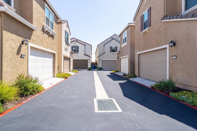 10549 Tenor Way, Elk Grove, CA 95757