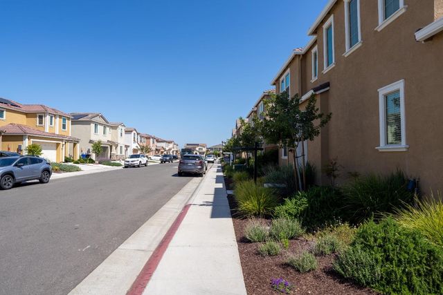 10549 Tenor Way, Elk Grove, CA 95757
