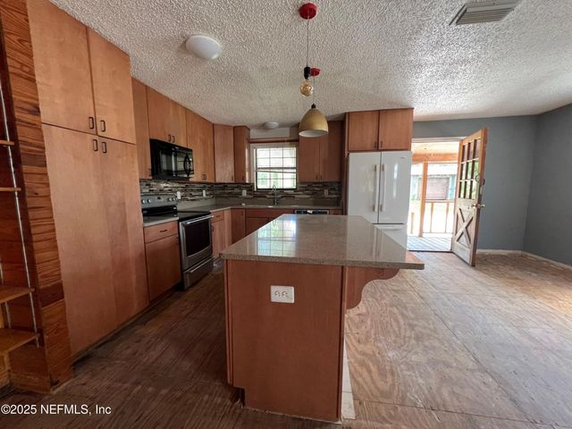 851098 US HIGHWAY 17, Yulee, FL 32097