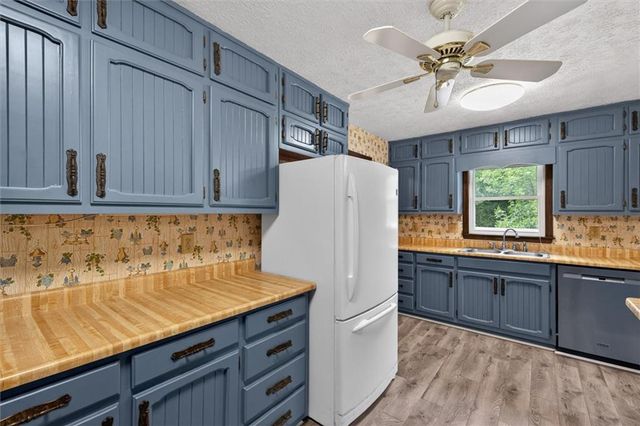 6882 Cowan Mill Rd, Winston, GA 30187