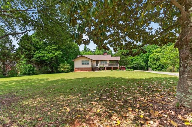 6882 Cowan Mill Rd, Winston, GA 30187