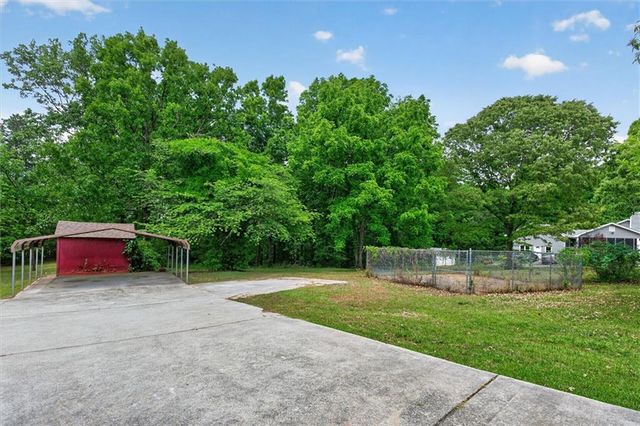 6882 Cowan Mill Rd, Winston, GA 30187