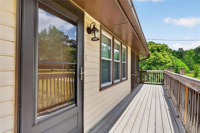 6882 Cowan Mill Rd, Winston, GA 30187