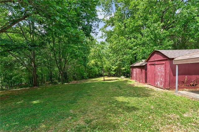 6882 Cowan Mill Rd, Winston, GA 30187