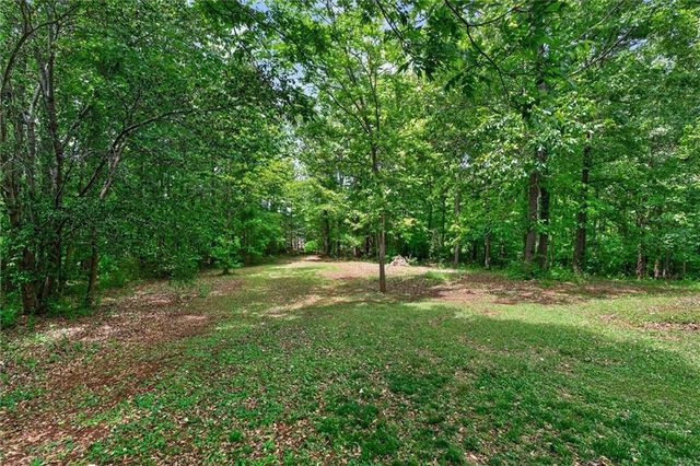 6882 Cowan Mill Rd, Winston, GA 30187