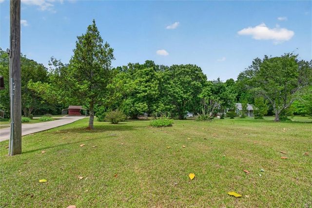 6882 Cowan Mill Rd, Winston, GA 30187