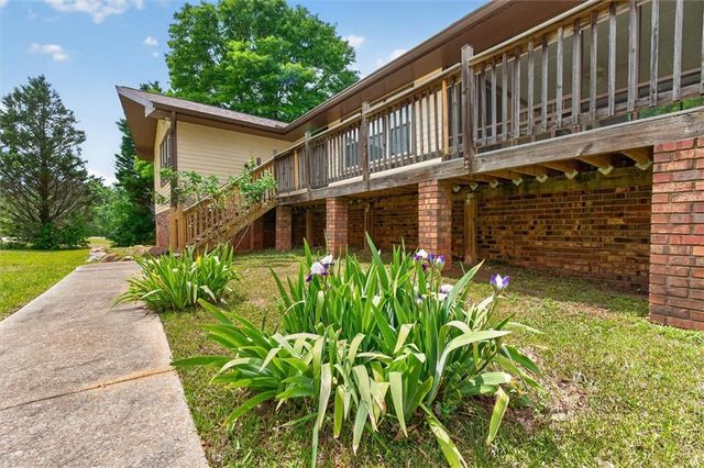 6882 Cowan Mill Rd, Winston, GA 30187