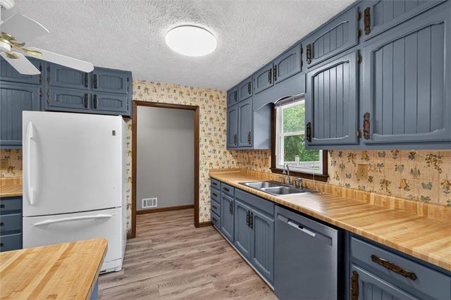 6882 Cowan Mill Rd, Winston, GA 30187