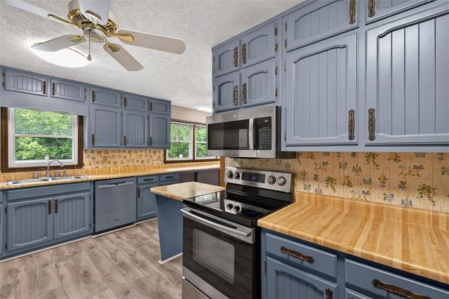 6882 Cowan Mill Rd, Winston, GA 30187