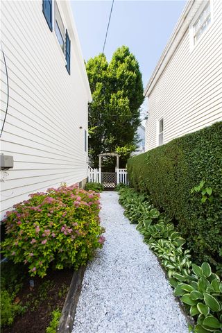 18 Lucas Avenue, Newport, RI 02840