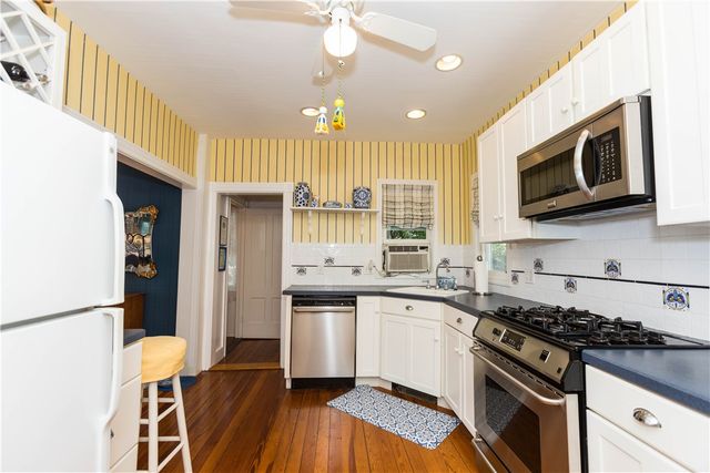 18 Lucas Avenue, Newport, RI 02840