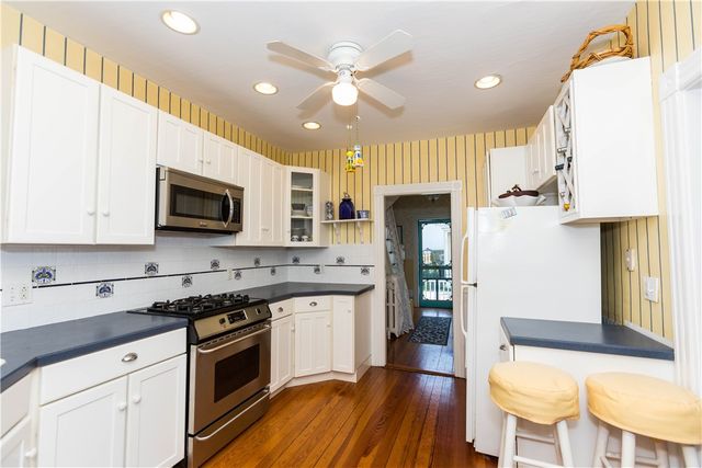 18 Lucas Avenue, Newport, RI 02840