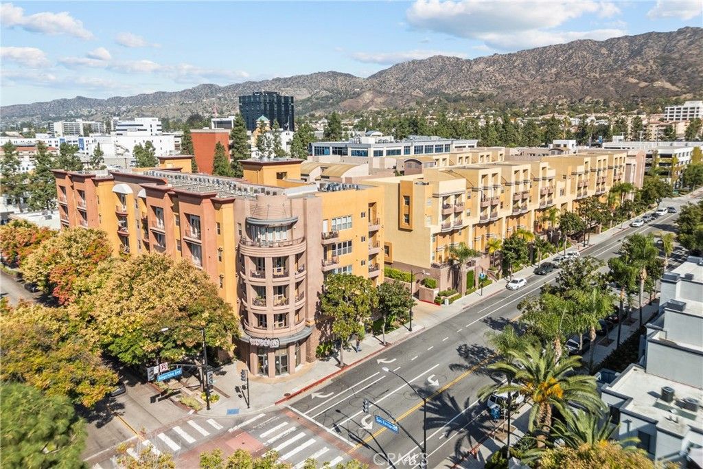 Image 1 of property listing at 201 E Angeleno 426, Burbank, CA 91502