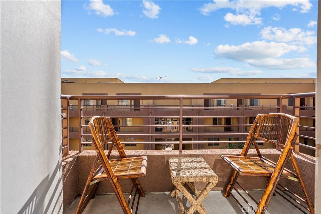 Image 13 of property listing at 201 E Angeleno 426, Burbank, CA 91502