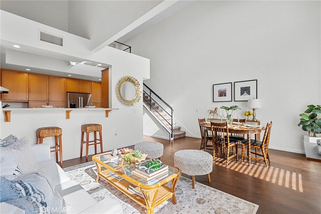 Image 4 of property listing at 201 E Angeleno 426, Burbank, CA 91502