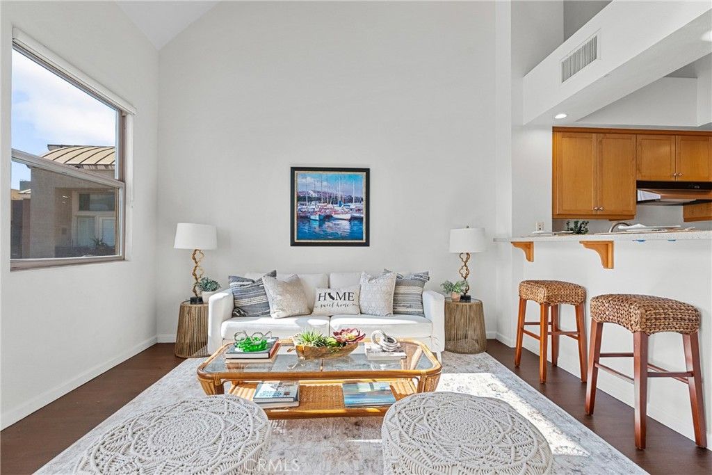 Image 6 of property listing at 201 E Angeleno 426, Burbank, CA 91502