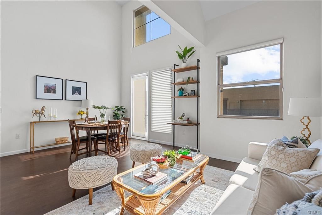 Image 7 of property listing at 201 E Angeleno 426, Burbank, CA 91502