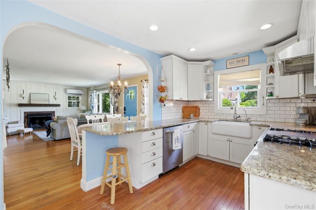 28 Hemlock Lane, Bay Shore, NY 11706