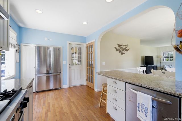 28 Hemlock Lane, Bay Shore, NY 11706
