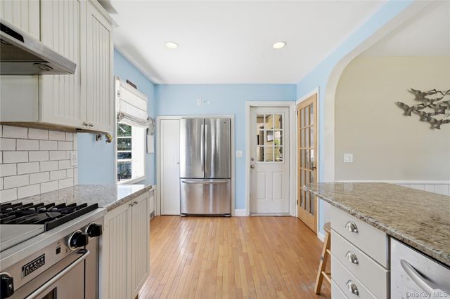 28 Hemlock Lane, Bay Shore, NY 11706