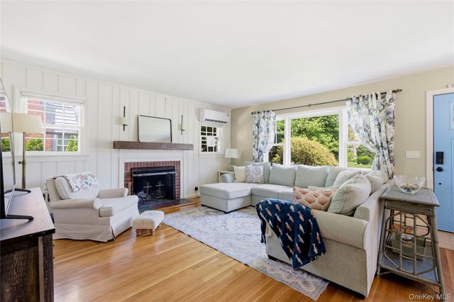 28 Hemlock Lane, Bay Shore, NY 11706