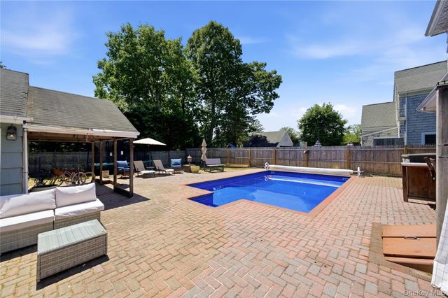 28 Hemlock Lane, Bay Shore, NY 11706