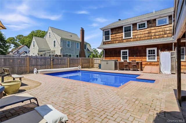 28 Hemlock Lane, Bay Shore, NY 11706