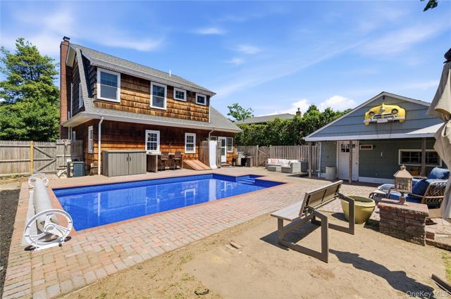 28 Hemlock Lane, Bay Shore, NY 11706
