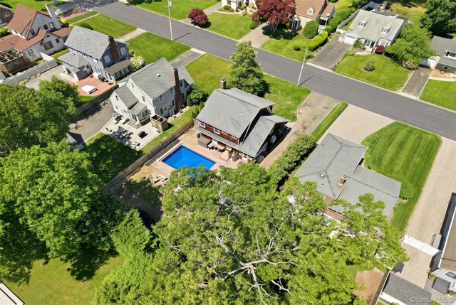 28 Hemlock Lane, Bay Shore, NY 11706