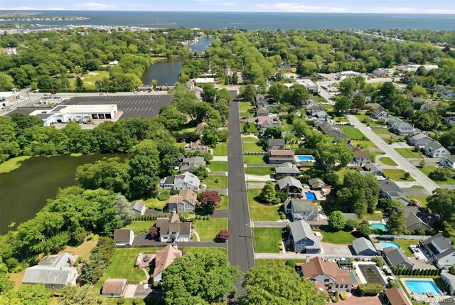 28 Hemlock Lane, Bay Shore, NY 11706