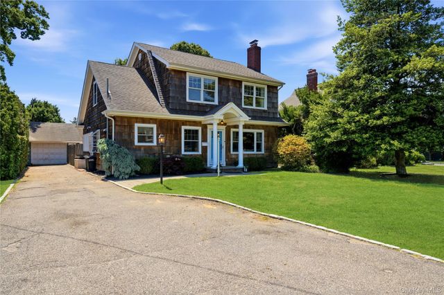 28 Hemlock Lane, Bay Shore, NY 11706