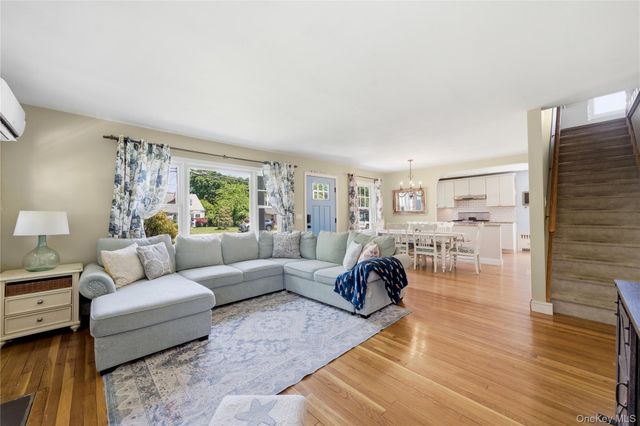 28 Hemlock Lane, Bay Shore, NY 11706