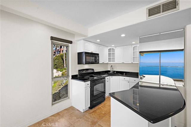 609 Sleepy Hollow Lane 15, Laguna Beach, CA 92651