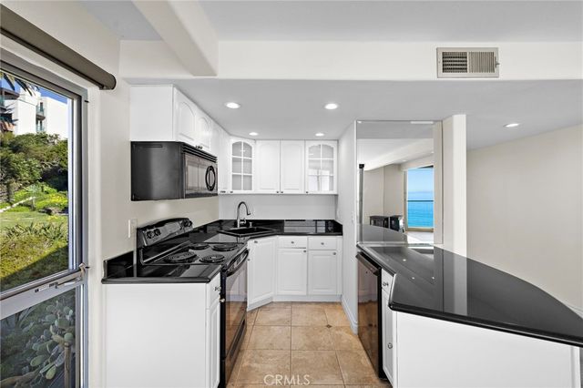 609 Sleepy Hollow Lane 15, Laguna Beach, CA 92651