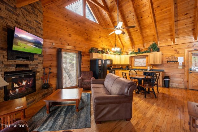 1924 Cougar Crossing Way, Sevierville, TN 37862