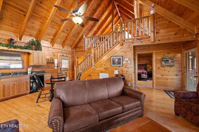 1924 Cougar Crossing Way, Sevierville, TN 37862