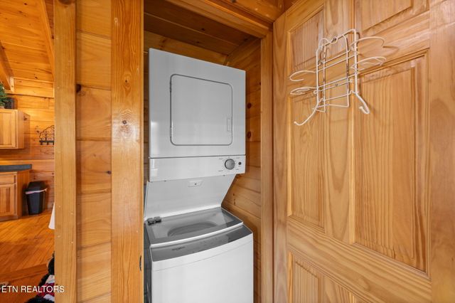 1924 Cougar Crossing Way, Sevierville, TN 37862