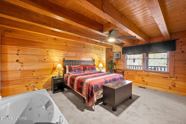 1924 Cougar Crossing Way, Sevierville, TN 37862