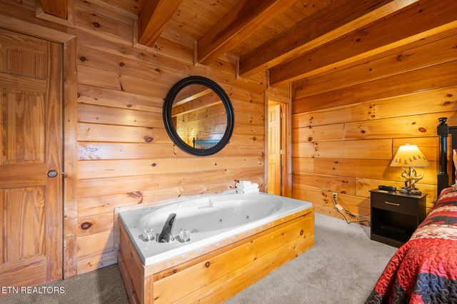 1924 Cougar Crossing Way, Sevierville, TN 37862