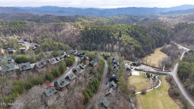 1924 Cougar Crossing Way, Sevierville, TN 37862