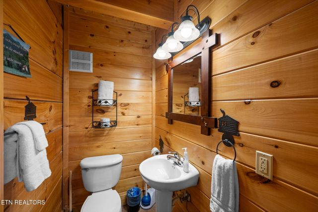 1924 Cougar Crossing Way, Sevierville, TN 37862