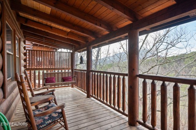 1924 Cougar Crossing Way, Sevierville, TN 37862
