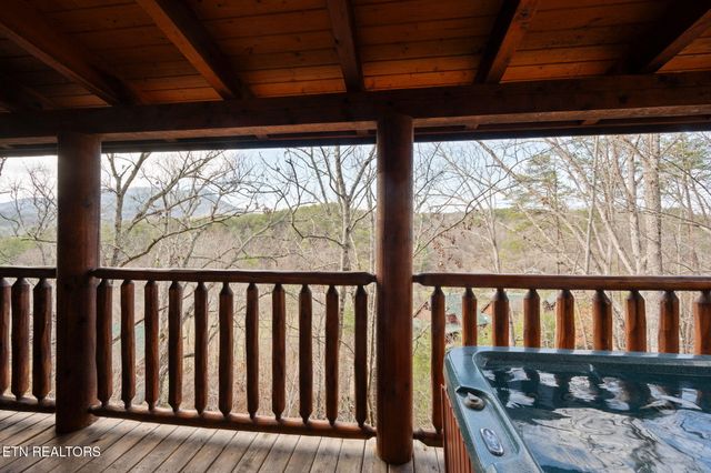 1924 Cougar Crossing Way, Sevierville, TN 37862