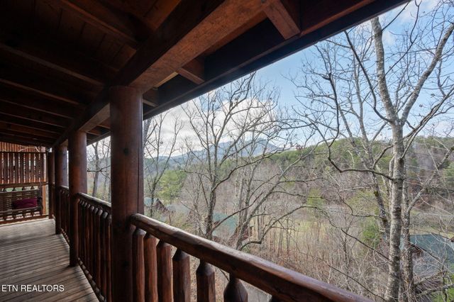 1924 Cougar Crossing Way, Sevierville, TN 37862
