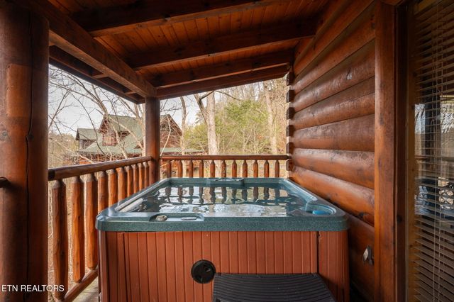 1924 Cougar Crossing Way, Sevierville, TN 37862