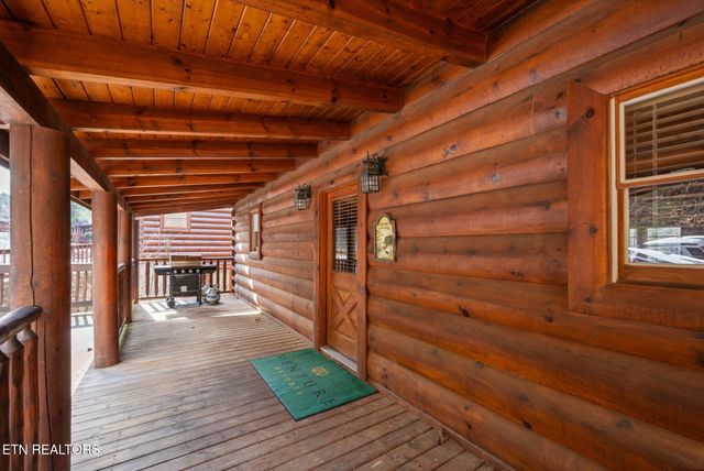 1924 Cougar Crossing Way, Sevierville, TN 37862