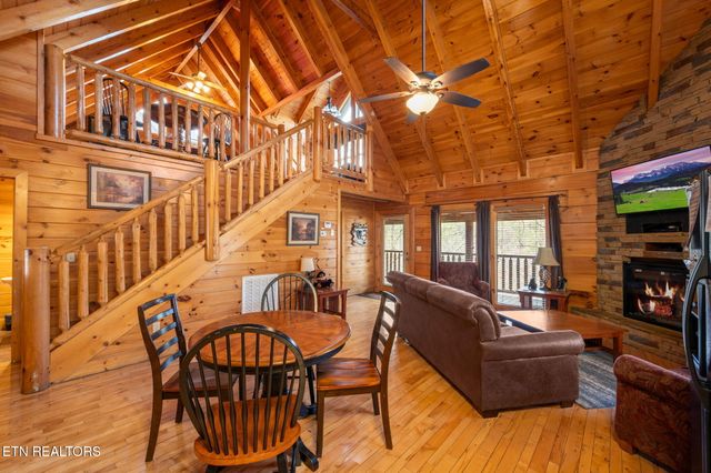 1924 Cougar Crossing Way, Sevierville, TN 37862
