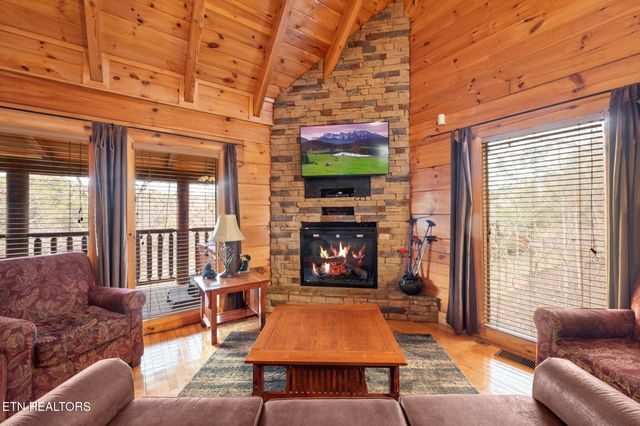 1924 Cougar Crossing Way, Sevierville, TN 37862