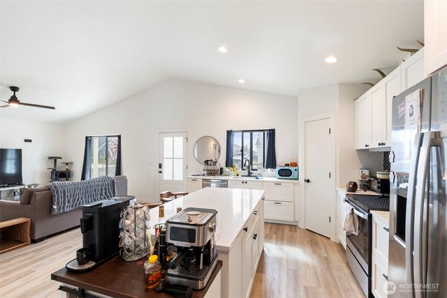 2011 Apple Road, Winlock, WA 98596