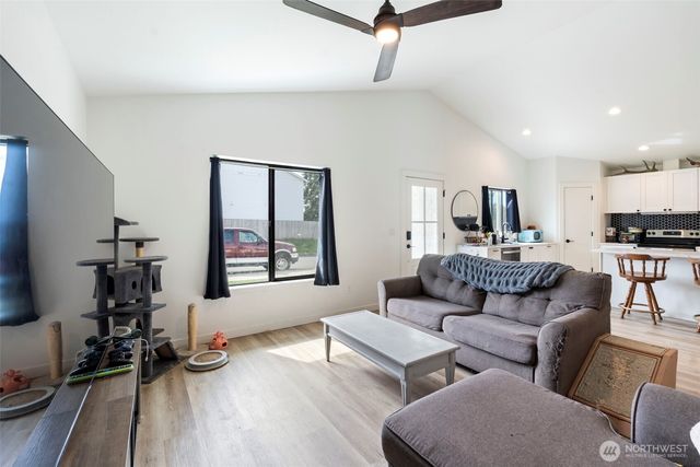 2011 Apple Road, Winlock, WA 98596